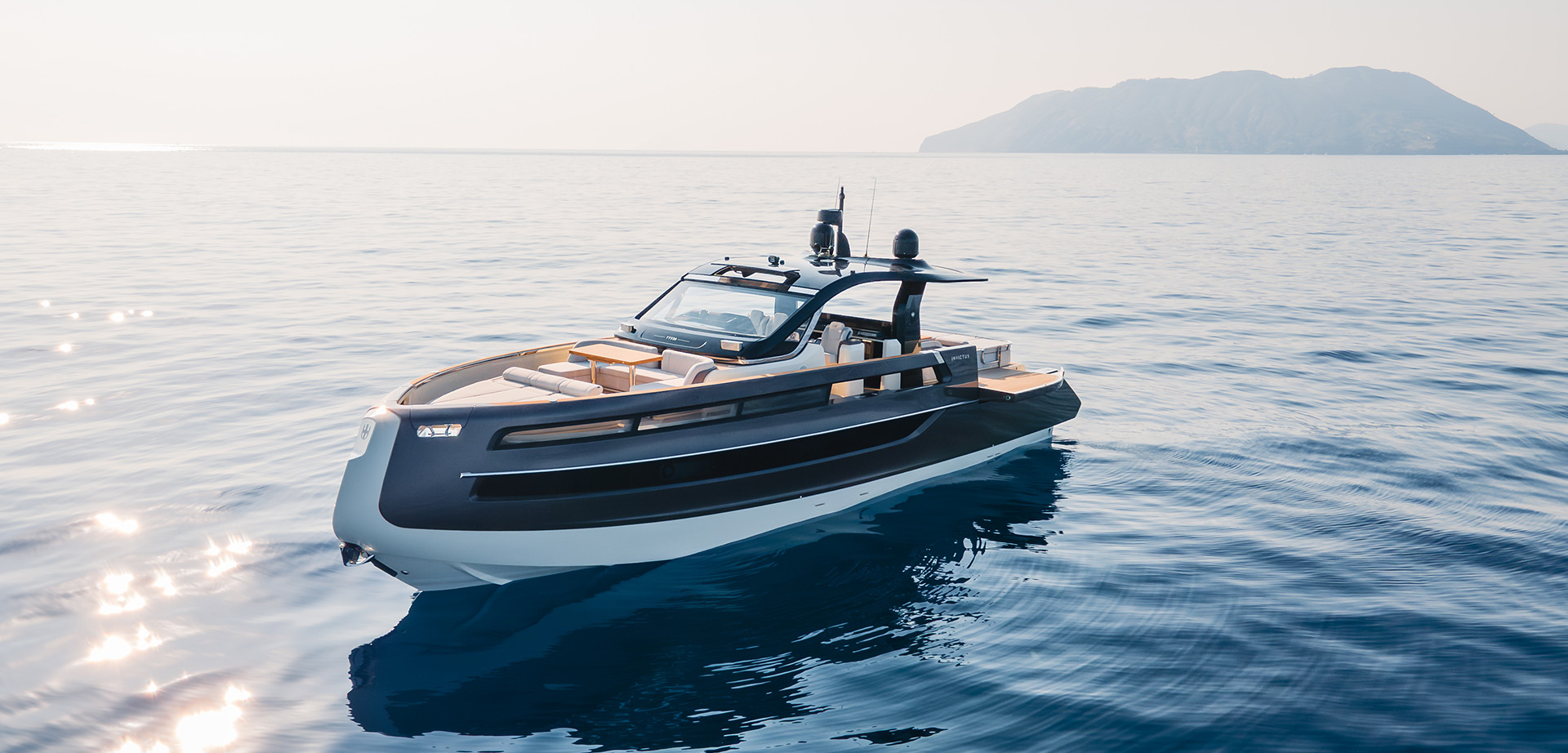 Invictus Yacht - TT550